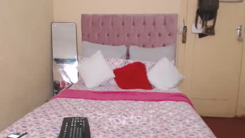 Snapshot of kyliebbc chatting on 11-29-25, 05:54 kyliebbc online show from 11-29-25, 05:54