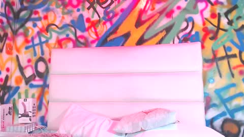 Snapshot of kyliebenson chatting on 02-04-25, 01:59 Melissa online show from 02-04-25, 01:59