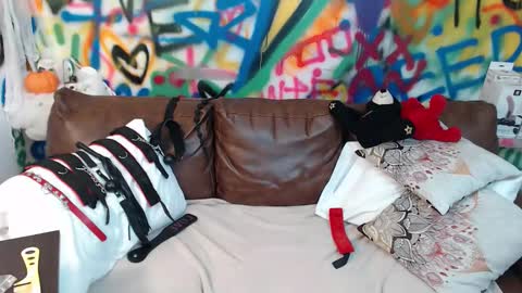 Snapshot of kyliebenson chatting on 11-02-25, 10:50 Melissa online show from 11-02-25, 10:50