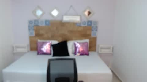 Snapshot of kyliebenson chatting on 11-21-25, 10:47 Melissa online show from 11-21-25, 10:47