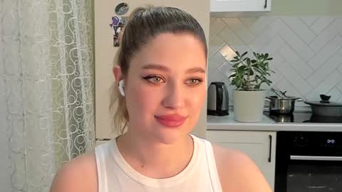 Snapshot of kylieblond chatting on 12-01-24, 04:29 Din online show from 12-01-24, 04:29