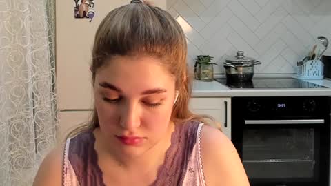 Snapshot of kylieblond chatting on 12-27-24, 08:39 Din online show from 12-27-24, 08:39