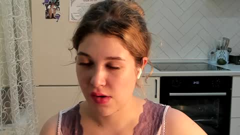 Snapshot of kylieblond chatting on 01-21-25, 09:46 Din online show from 01-21-25, 09:46