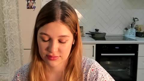 Snapshot of kylieblond chatting on 02-09-25, 08:24 Din online show from 02-09-25, 08:24