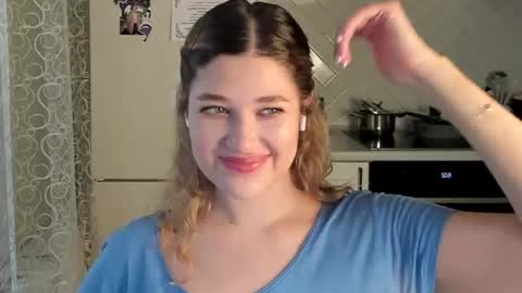 Snapshot of kylieblond chatting on 02-15-25, 12:01 Din online show from 02-15-25, 12:01