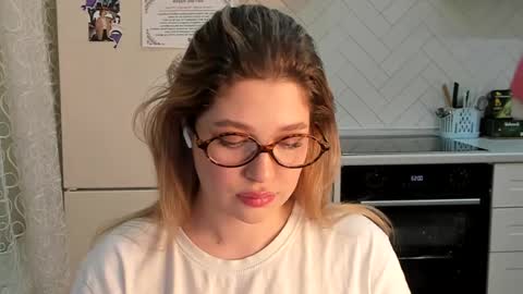 Snapshot of kylieblond chatting on 02-24-25, 09:52 Din online show from 02-24-25, 09:52