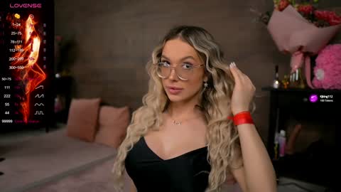 Kylie online show from 02-06-25, 10:53