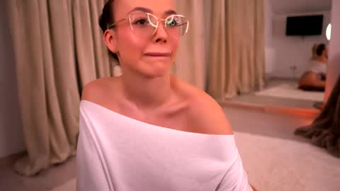 Snapshot of kyliejoyce chatting on 05-18-26, 08:14 Kylie online show from 05-18-26, 08:14