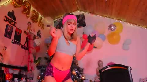 Snapshot of kyliekandy chatting on 11-29-25, 12:57 online show from 11-29-25, 12:57