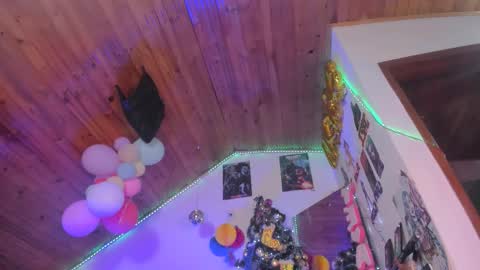 Snapshot of kyliekandy chatting on 12-19-25, 11:12 online show from 12-19-25, 11:12