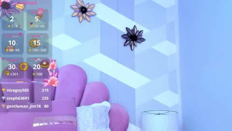 Snapshot of kyliemonnet chatting on 02-07-25, 04:37 Kylie jl online show from 02-07-25, 04:37