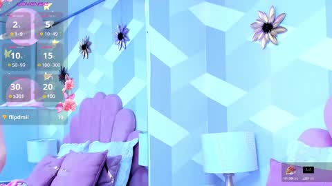 Snapshot of kyliemonnet chatting on 03-07-25, 01:09 Kylie jl online show from 03-07-25, 01:09