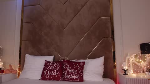 Snapshot of kylievee chatting on 12-30-24, 05:04 Kylie online show from 12-30-24, 05:04