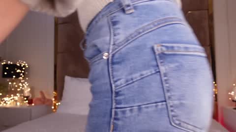 Snapshot of kylievee chatting on 12-31-24, 05:33 Kylie online show from 12-31-24, 05:33