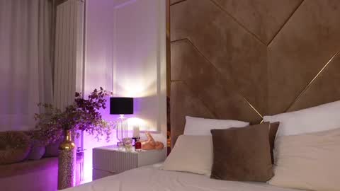 Snapshot of kylievee chatting on 01-28-25, 04:18 Kylie online show from 01-28-25, 04:18