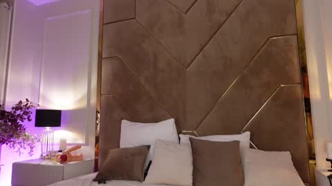 Snapshot of kylievee chatting on 02-13-25, 05:37 Kylie online show from 02-13-25, 05:37