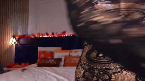 Snapshot of kylievee chatting on 10-20-25, 08:37 Kylie online show from 10-20-25, 08:37