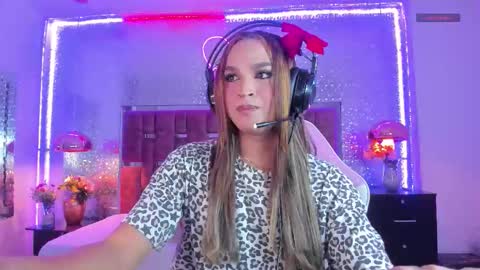 Snapshot of kylievictoria_ chatting on 12-03-25, 04:20 Kylie online show from 12-03-25, 04:20