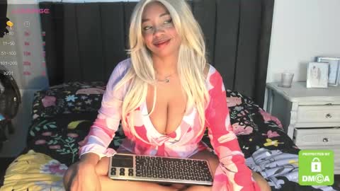 kylie white boobs online show from 01-31-25, 04:27