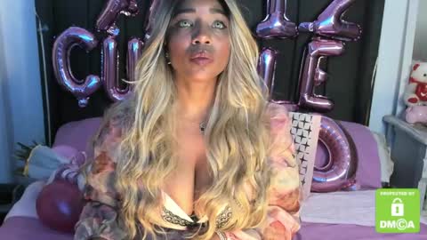 kylie white boobs online show from 04-17-26, 08:01