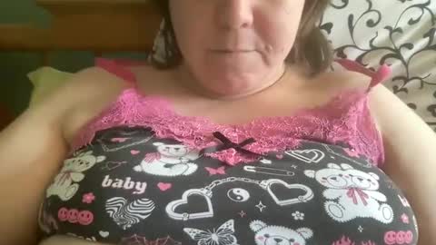 Snapshot of kylorencat chatting on 03-11-25, 08:09 KYLO online show from 03-11-25, 08:09