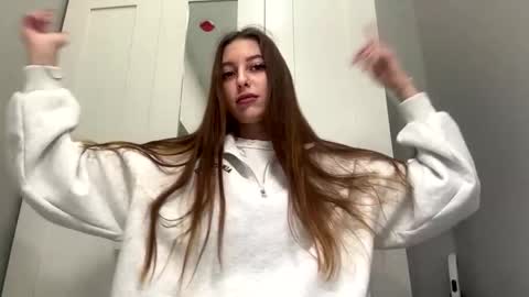 Snapshot of kymberlyrosenlof chatting on 03-04-26, 03:01 Selena online show from 03-04-26, 03:01