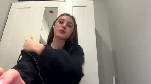 Snapshot of kymberlyrosenlof chatting on 03-05-26, 02:07 Selena online show from 03-05-26, 02:07