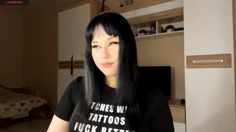 Snapshot of kyongsevenbergen chatting on 10-28-25, 07:34 Eva online show from 10-28-25, 07:34