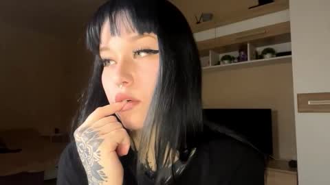 Snapshot of kyongsevenbergen chatting on 10-29-25, 10:28 Eva online show from 10-29-25, 10:28