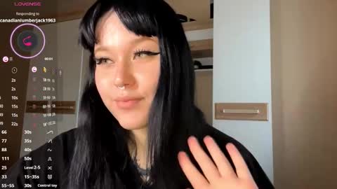 Snapshot of kyongsevenbergen chatting on 11-06-25, 10:16 Eva online show from 11-06-25, 10:16