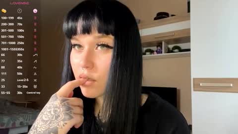 Snapshot of kyongsevenbergen chatting on 11-10-25, 06:23 Eva online show from 11-10-25, 06:23