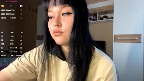 Snapshot of kyongsevenbergen chatting on 11-19-25, 10:26 Eva online show from 11-19-25, 10:26