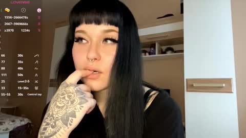 Snapshot of kyongsevenbergen chatting on 11-27-25, 10:28 Eva online show from 11-27-25, 10:28