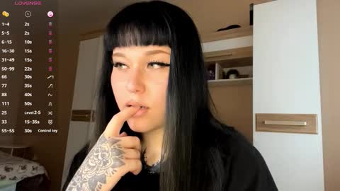 Snapshot of kyongsevenbergen chatting on 11-30-25, 10:30 Eva online show from 11-30-25, 10:30