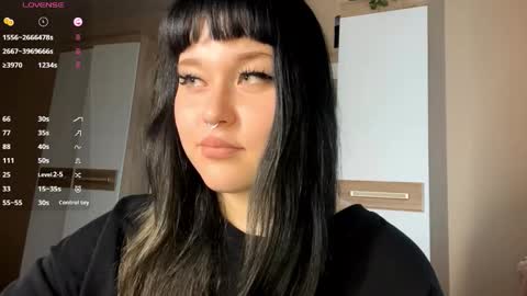 Snapshot of kyongsevenbergen chatting on 12-01-25, 11:15 Eva online show from 12-01-25, 11:15