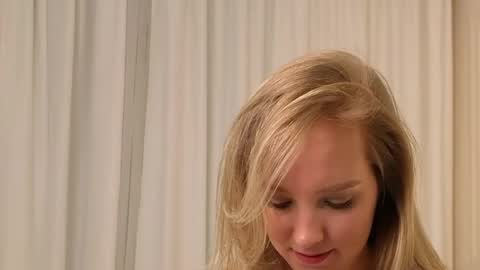 lina online show from 10-12-25, 09:14