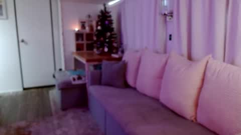 Snapshot of l_and_elle chatting on 12-06-24, 06:50 Giselle online show from 12-06-24, 06:50