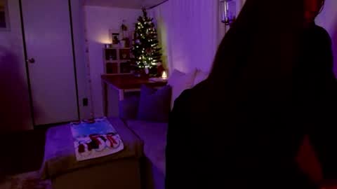 Snapshot of l_and_elle chatting on 12-14-24, 04:34 Giselle online show from 12-14-24, 04:34