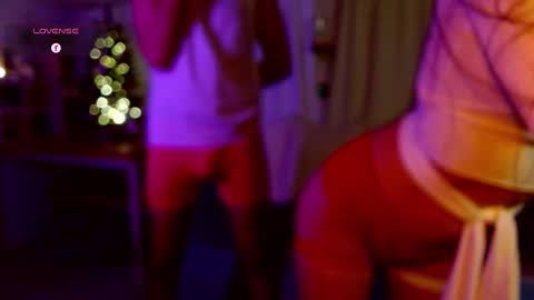 Snapshot of l_and_elle chatting on 12-23-24, 04:44 Giselle online show from 12-23-24, 04:44