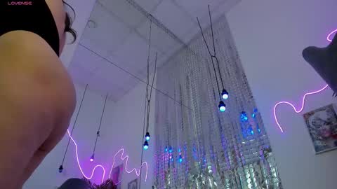 Snapshot of la__melanie chatting on 11-30-25, 08:46 Melanie online show from 11-30-25, 08:46