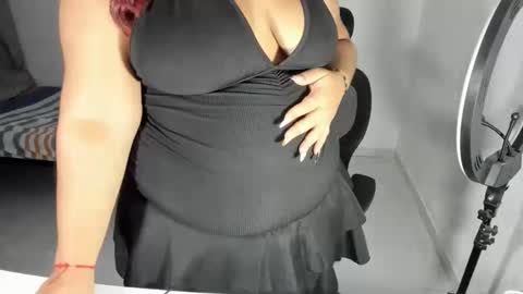 Snapshot of la_pequena_culona chatting on 05-21-26, 01:45 la_pequena_culona online show from 05-21-26, 01:45