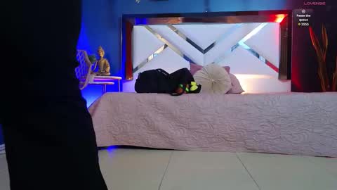 Cris  online show from 11-21-25, 11:31