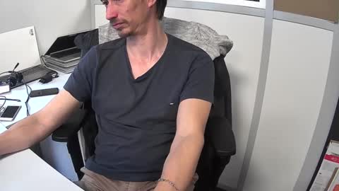 Snapshot of labelette007 chatting on 12-18-24, 01:45 labelette007 online show from 12-18-24, 01:45