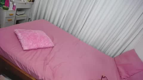 Snapshot of labonita_carla chatting on 02-20-25, 02:18 CARLA online show from 02-20-25, 02:18