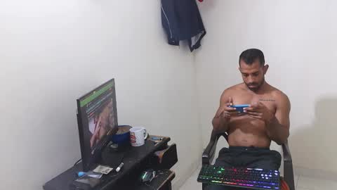 Snapshot of lacasadelosmunecosbq chatting on 02-02-26, 01:15 Bruno Smith online show from 02-02-26, 01:15