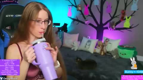 Lacey Bloom online show from 04-15-26, 01:23