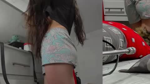 LACI LOST online show from 04-11-26, 03:38