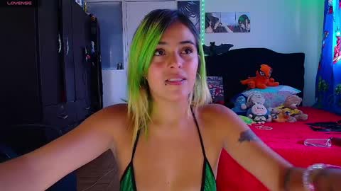Snapshot of lacolombiana_bitch chatting on 04-30-26, 08:57 Valentina online show from 04-30-26, 08:57