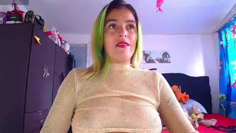 Snapshot of lacolombiana_bitch chatting on 05-06-26, 07:41 Valentina online show from 05-06-26, 07:41