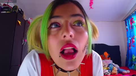 Snapshot of lacolombiana_bitch chatting on 05-08-26, 07:52 Valentina online show from 05-08-26, 07:52